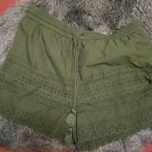 Classy hunter green short